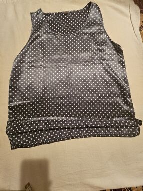 Women's Green/white Sleeveless Round Neck Side Botton Open Silk Blouse